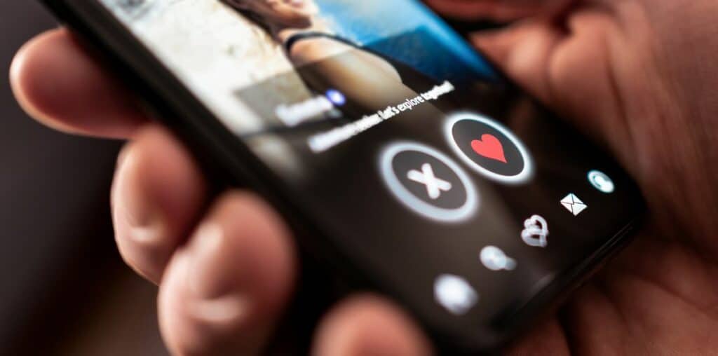 A photograph representing the CEL Solicitors post, Common Red Flags of Romance Fraud